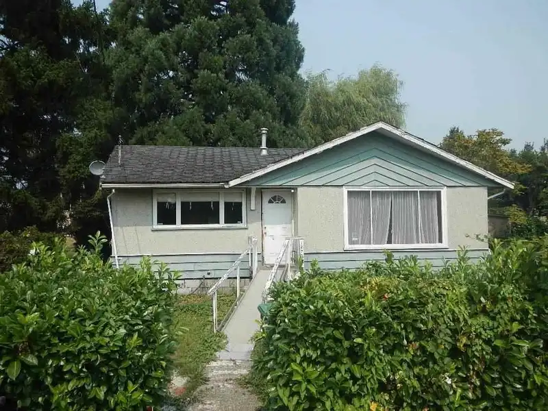12725 113B AVENUE - photo 2 of 4