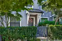 54 5945 176A STREET - thumbnail 4