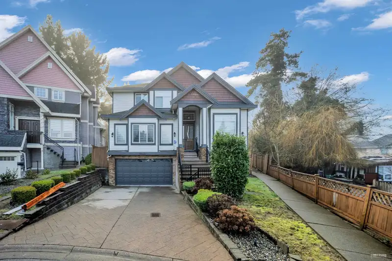 9933 116A STREET - photo 2 of 40
