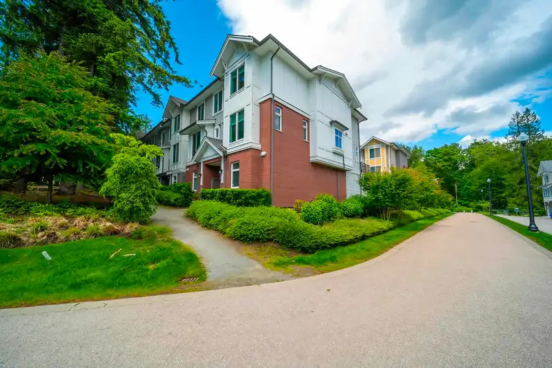 129 9718 161A STREET - photo 3 of 29