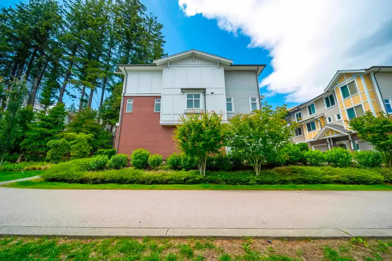129 9718 161A STREET - photo 4 of 29