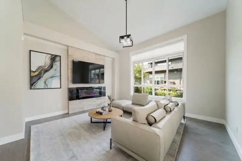 82 17033 FRASER HIGHWAY - photo 1 of 40