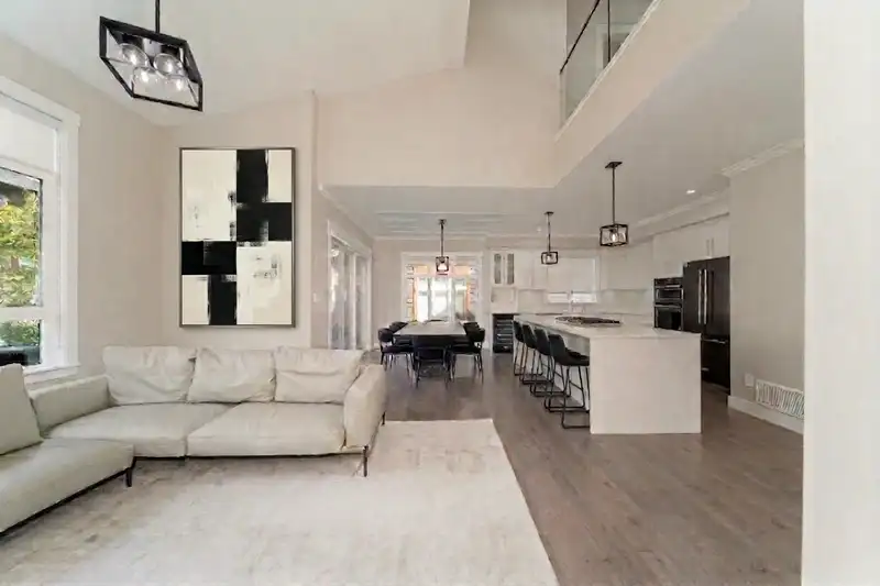 82 17033 FRASER HIGHWAY - photo 3 of 40