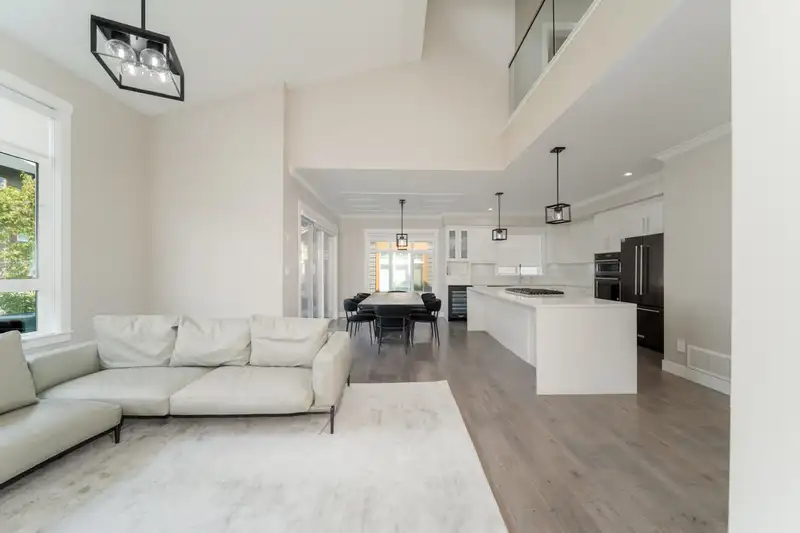 82 17033 FRASER HIGHWAY - photo 4 of 40