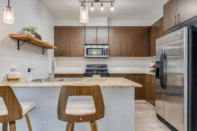 118 2477 KELLY AVENUE - photo 2 of 22