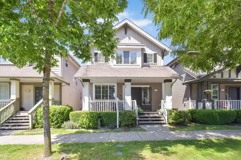19087 69A AVENUE - photo 2 of 37