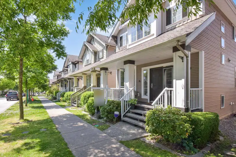 19087 69A AVENUE - photo 3 of 37