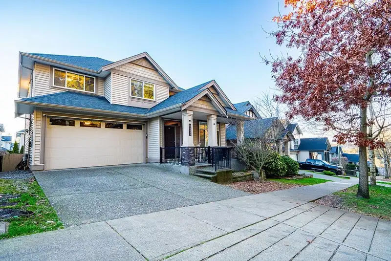 6085 146 STREET - photo 3 of 36