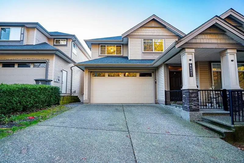 6085 146 STREET - photo 4 of 36
