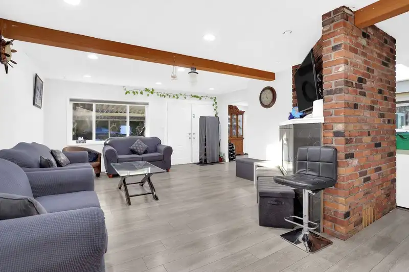 8386 144 STREET - photo 3 of 18