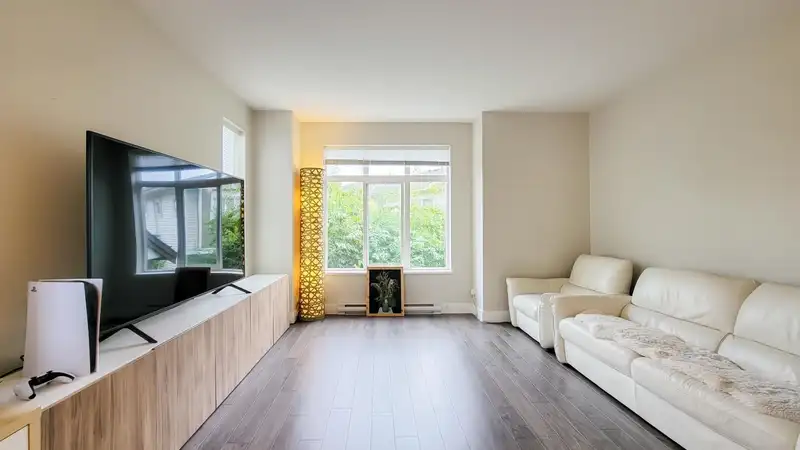 40 19433 68 AVENUE - photo 1 of 29