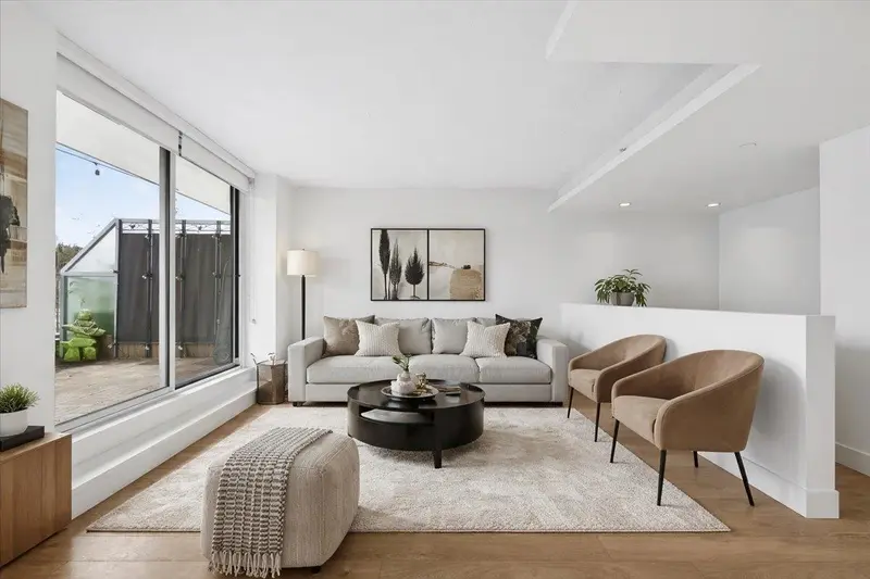 610 680 SEYLYNN CRESCENT - photo 1 of 25