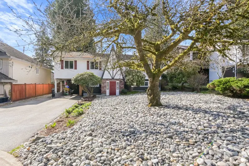 2294 PORTAGE AVENUE - photo 2 of 25