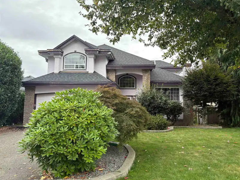 10476 169A STREET - photo 2 of 26