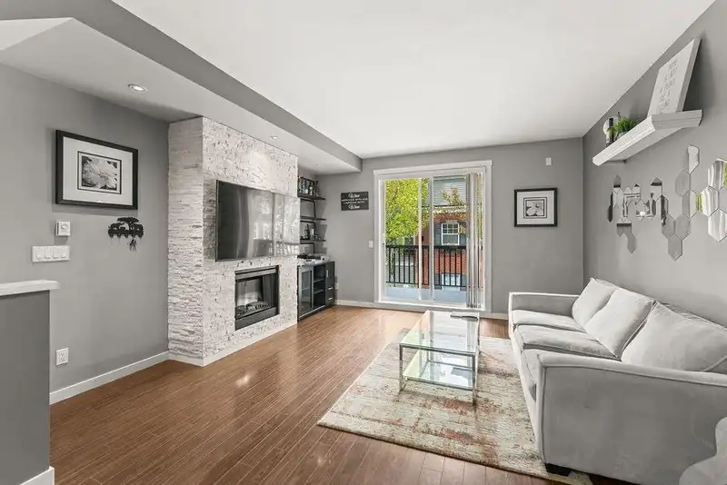 38 18983 72A AVENUE - photo 3 of 25