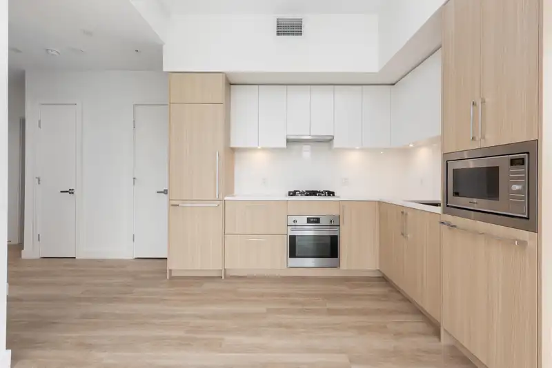 306 9675 KING GEORGE BOULEVARD - photo 4 of 40