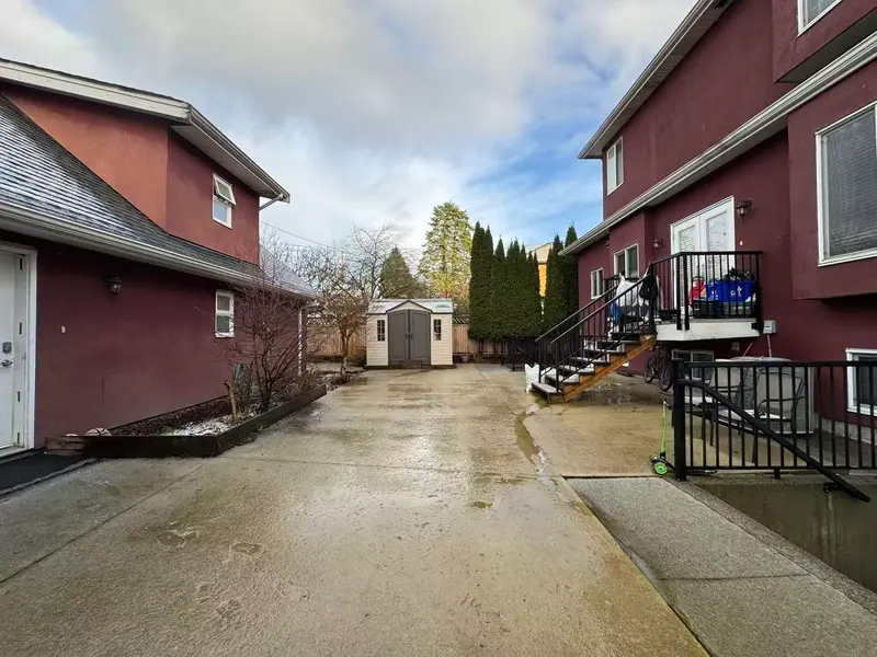 1435 E 30TH AVENUE - photo 2 of 5
