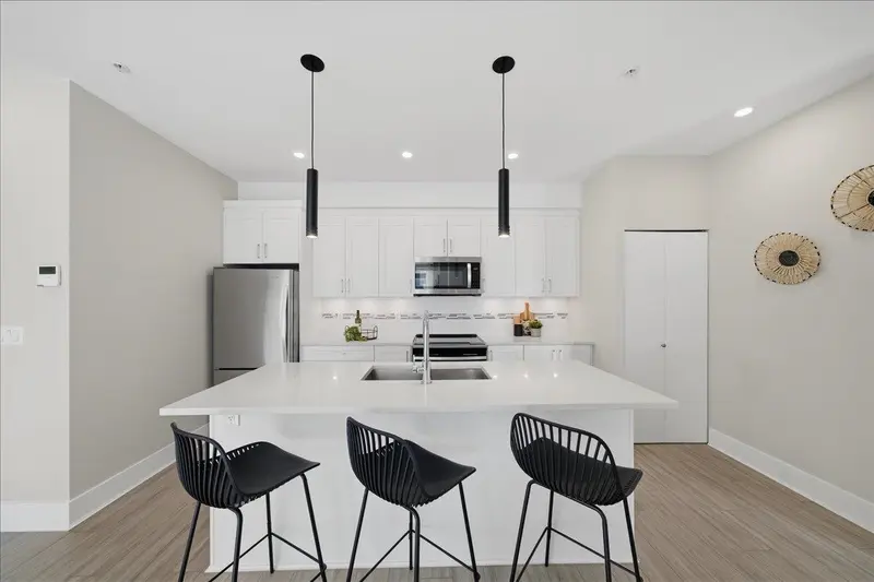 22335 MCINTOSH AVENUE - photo 2 of 25