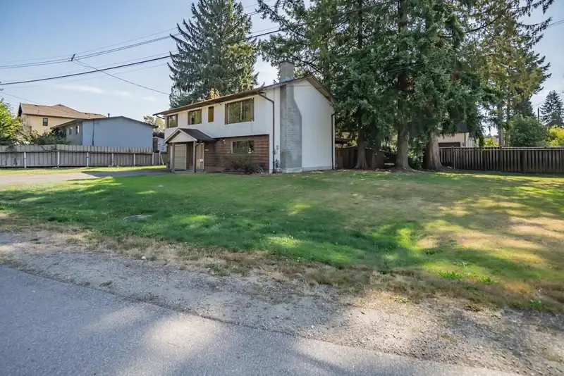 12260 85 AVENUE - photo 3 of 22
