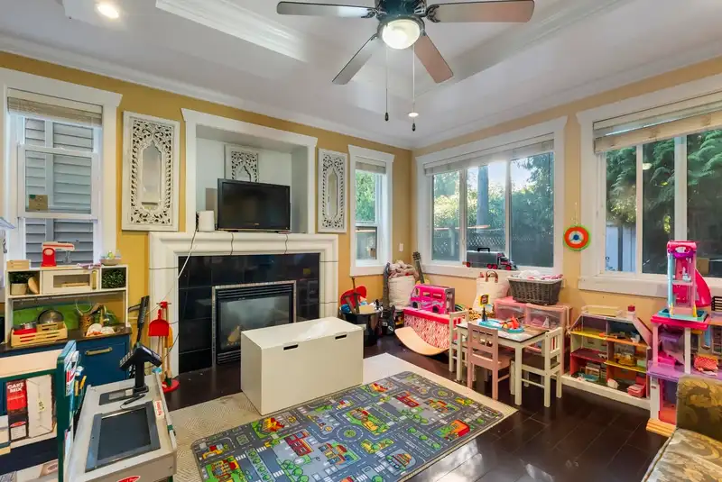 5841 138 STREET - photo 2 of 39