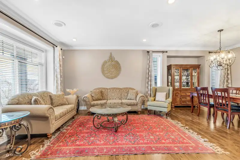 6082 145A STREET - photo 3 of 29