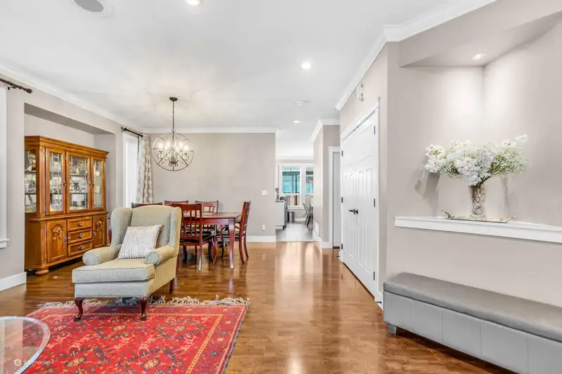 6082 145A STREET - photo 4 of 29