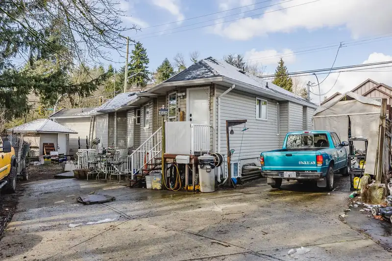 13225 87B AVENUE - photo 2 of 40