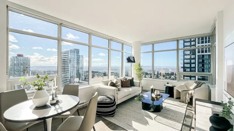 2505 6461 TELFORD AVENUE - photo 1 of 22