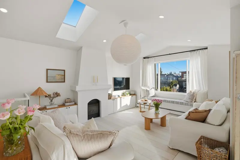 863 LEE STREET - photo 2 of 25