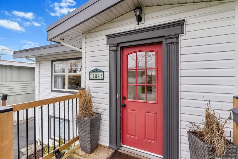 17843 59A AVENUE - photo 4 of 38
