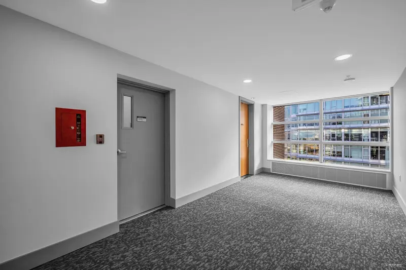 704 181 W 1ST AVENUE - photo 4 of 25