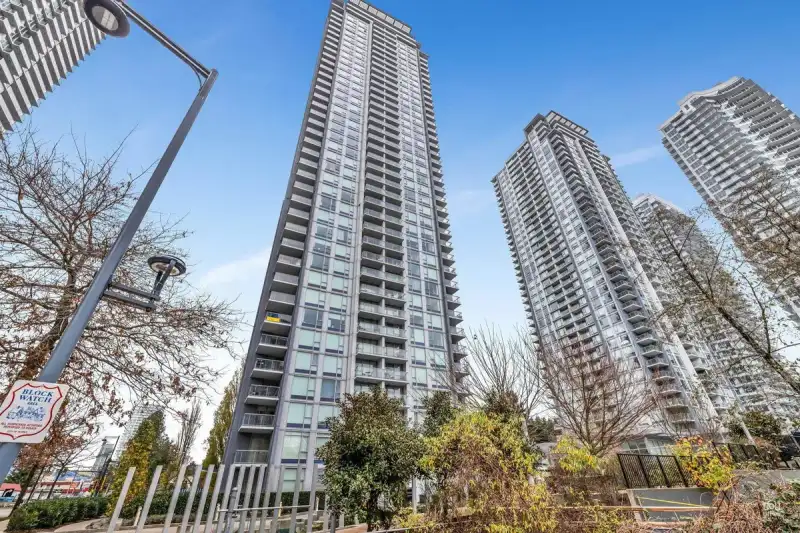 2215 13750 100 AVENUE - photo 1 of 30