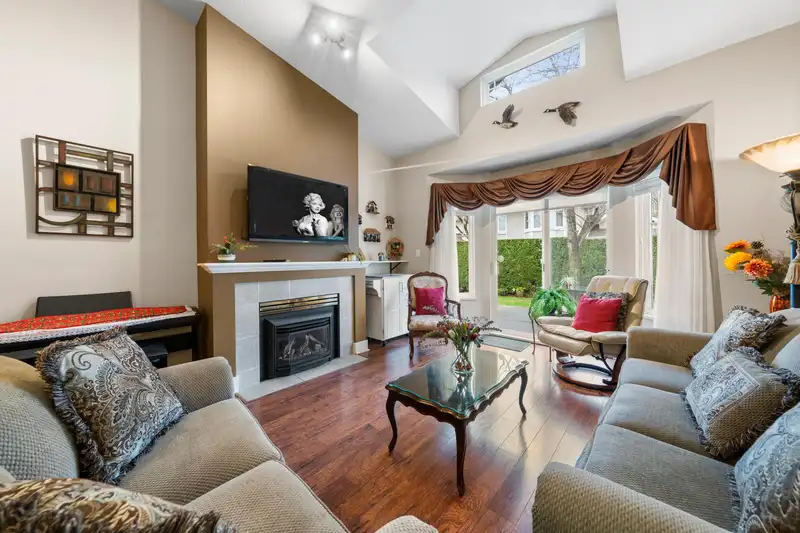 25 6488 168 STREET - photo 3 of 40