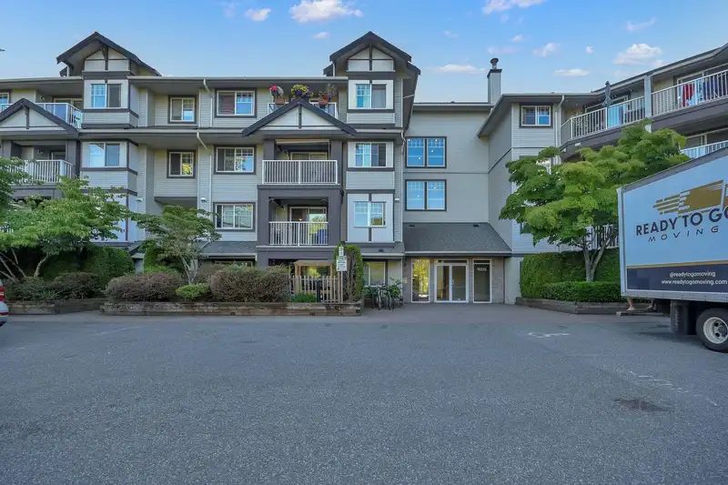 206 19320 65 AVENUE - photo 1 of 31