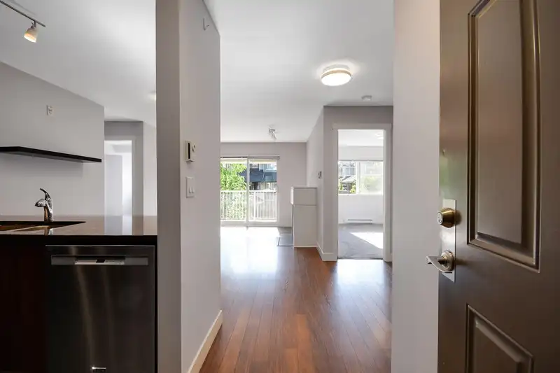 206 19320 65 AVENUE - photo 2 of 31