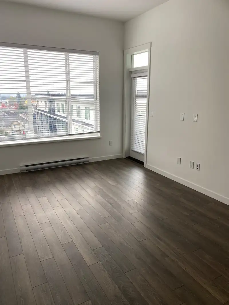 604 15848 FRASER HIGHWAY - photo 2 of 7