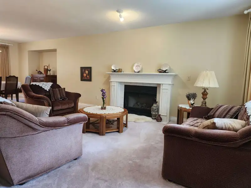 15499 91A AVENUE - photo 4 of 11