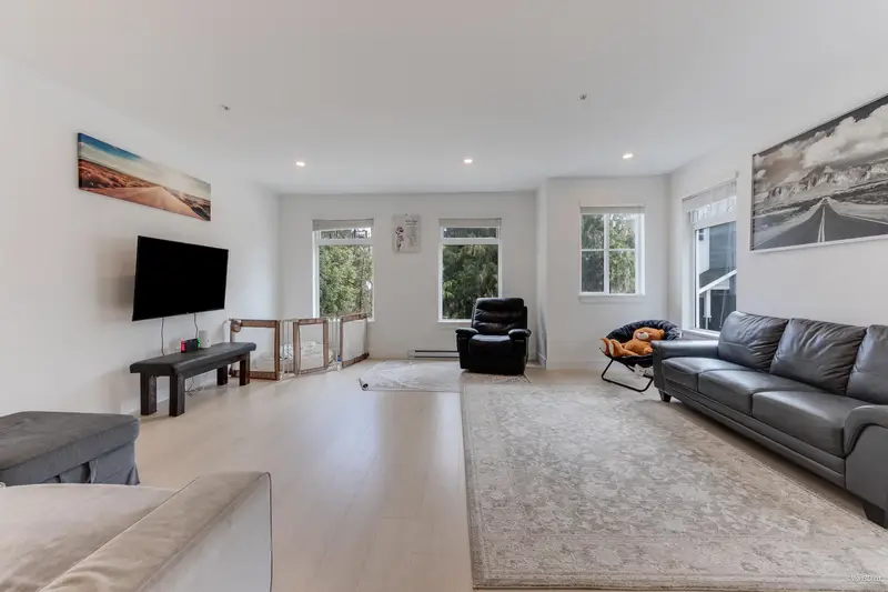 14 24021 110 AVENUE - photo 2 of 25