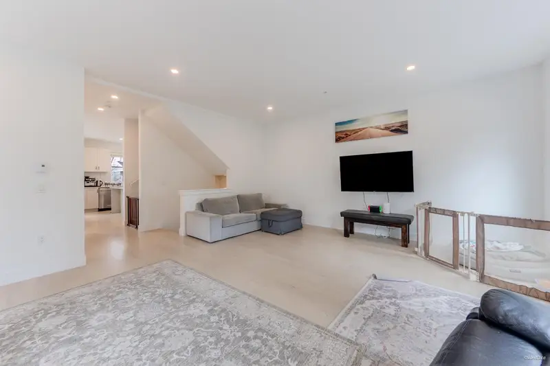 14 24021 110 AVENUE - photo 4 of 25