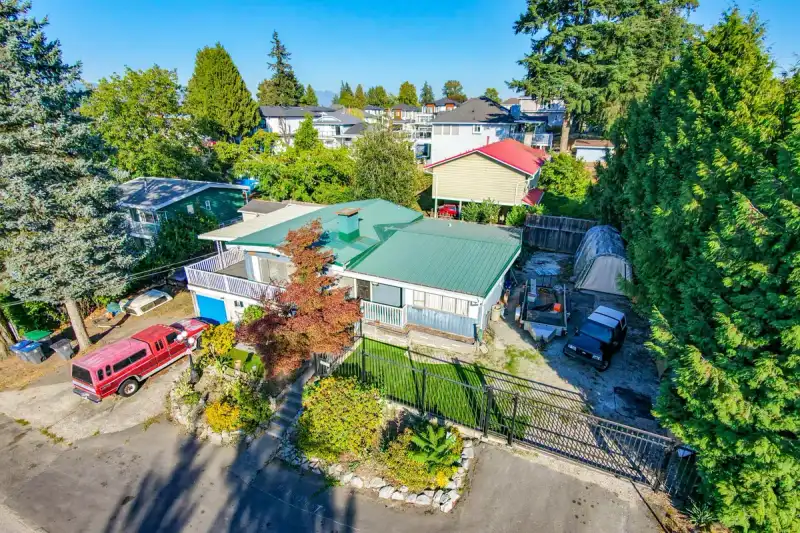 10810 129 STREET - photo 2 of 32