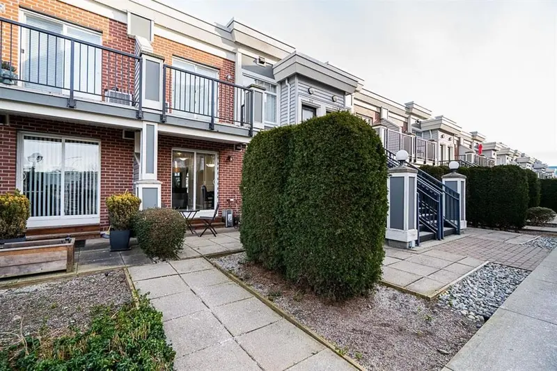 271 20170 FRASER HIGHWAY - photo 3 of 25