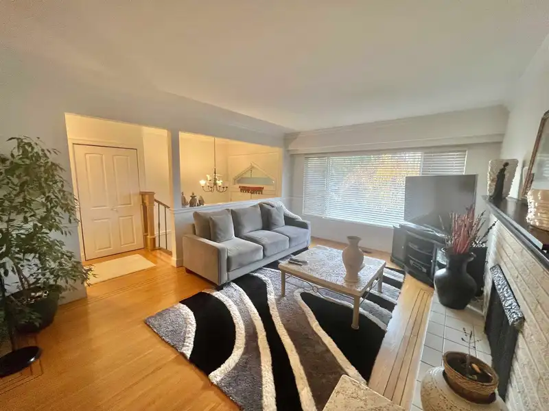 12542 GROVE CRESCENT - photo 3 of 31
