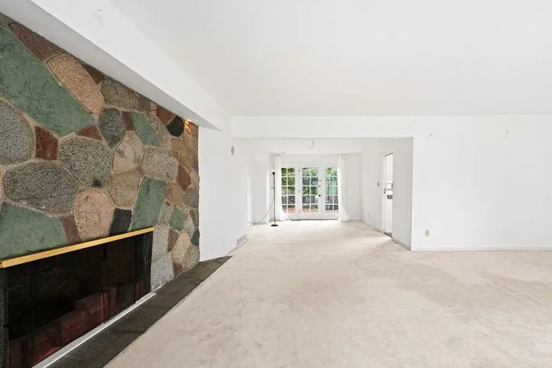 1042 W 48TH AVENUE - photo 4 of 16