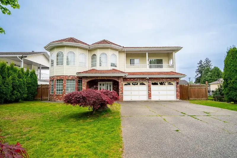12276 75A AVENUE - photo 1 of 40