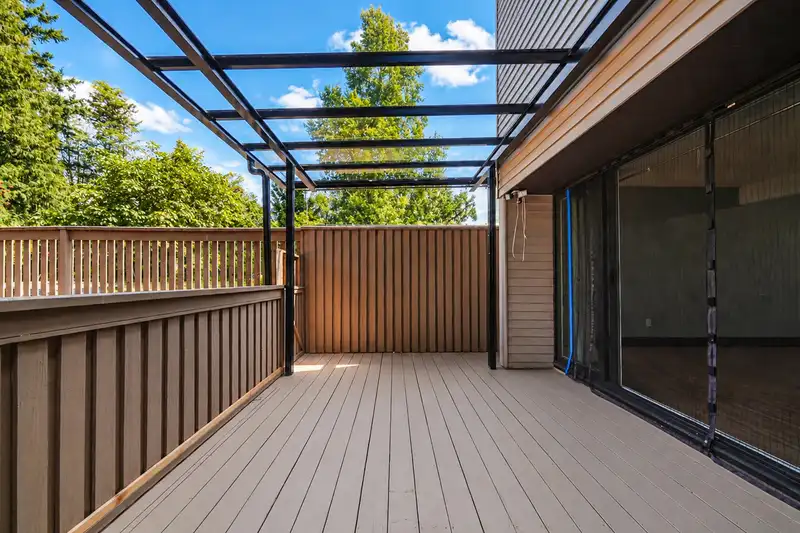 36 13795 102 AVENUE - photo 3 of 25