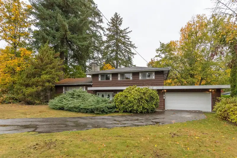 14457 110 AVENUE - photo 2 of 40