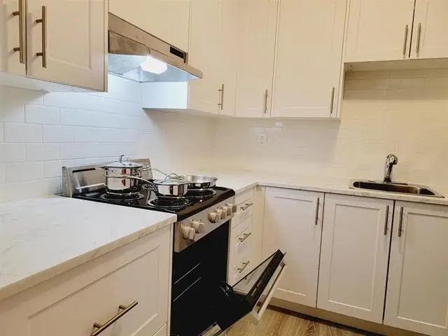 308 45749 SPADINA AVENUE - photo 3 of 17