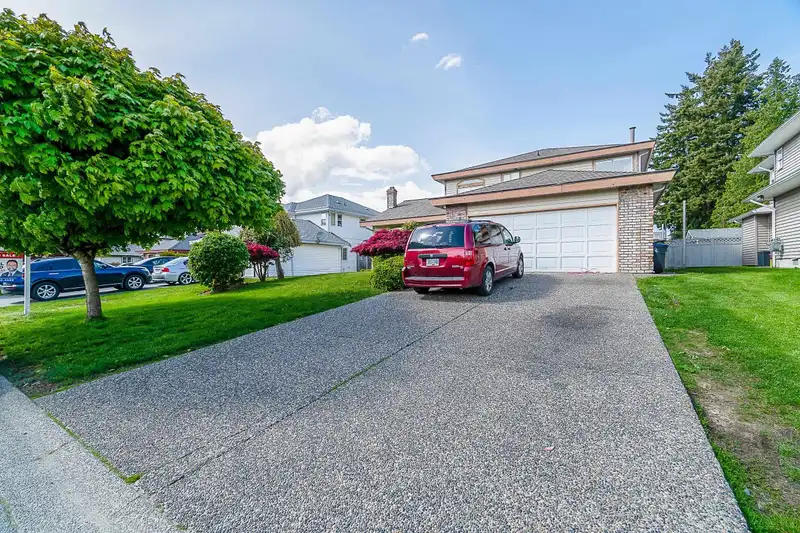 12439 70A AVENUE - photo 1 of 29