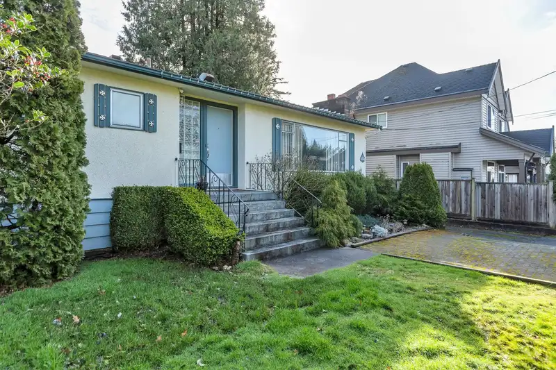 6024 128 STREET - photo 2 of 40