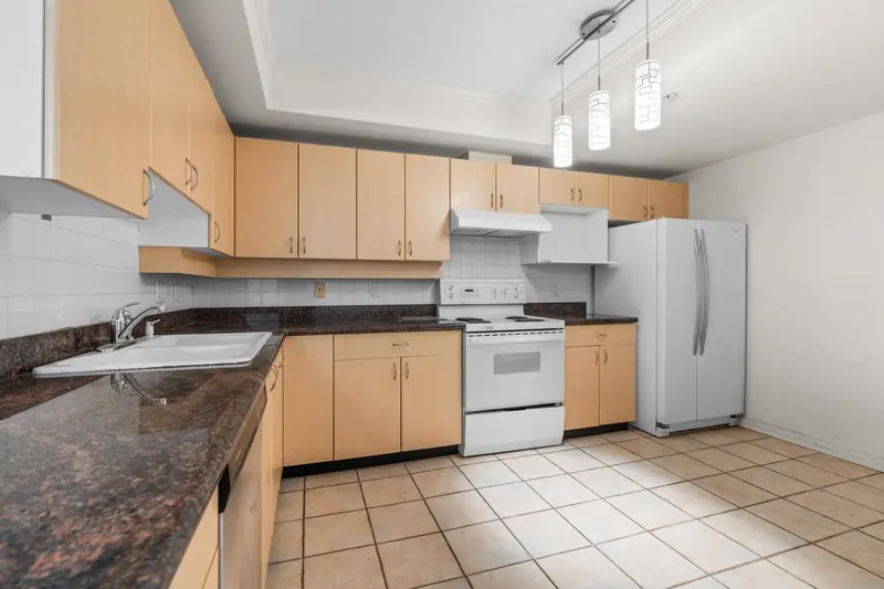 1605 6611 COONEY ROAD - photo 3 of 24